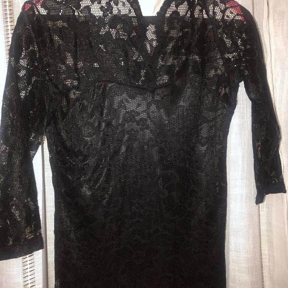 Bodycon Lace Dress - Picture 2 of 5